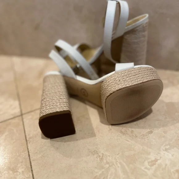 Elegant White Platform Sandals - Picture 2 of 5
